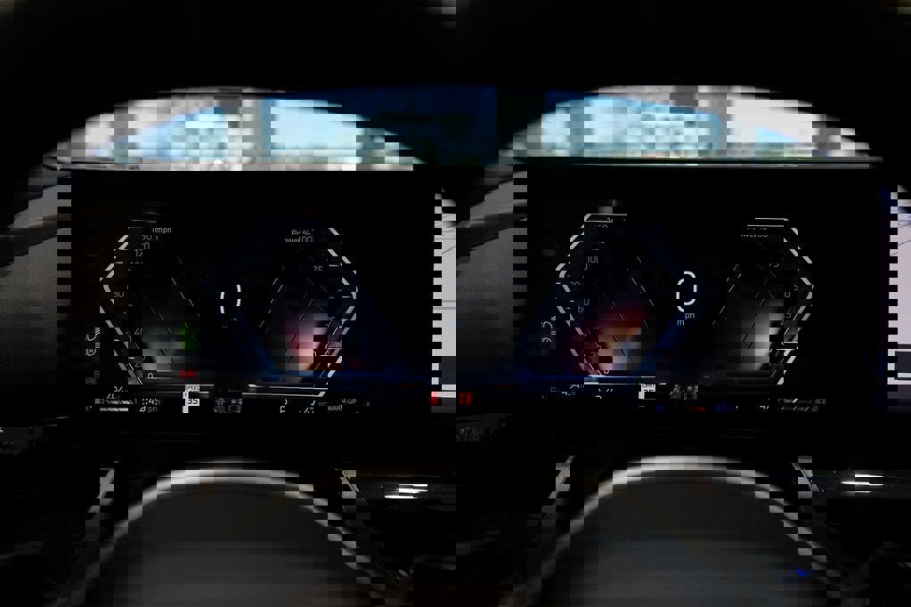 Used 2025 BMW 530i xDrive image 32