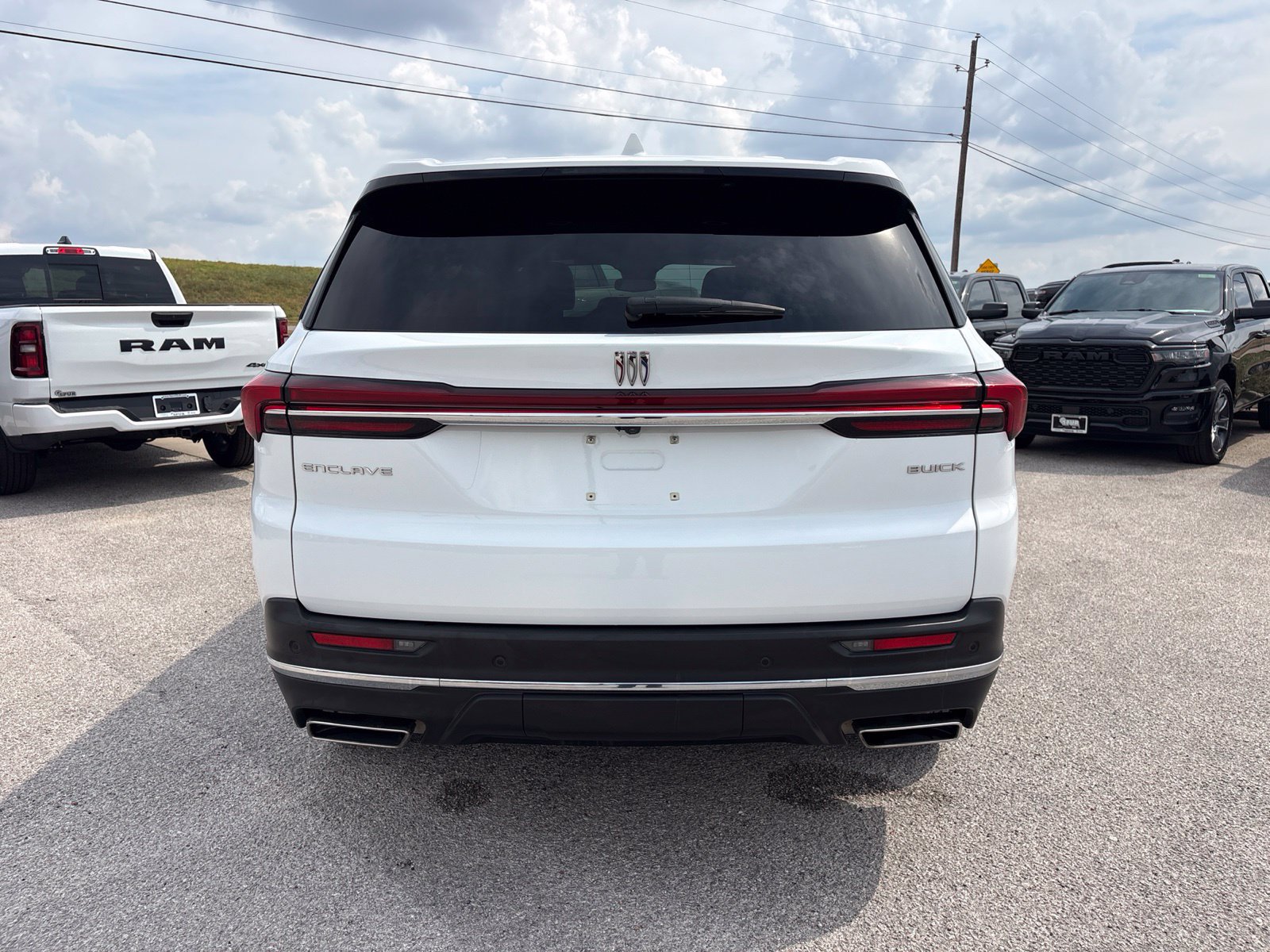 Used 2025 Buick Enclave Preferred FWD image 5
