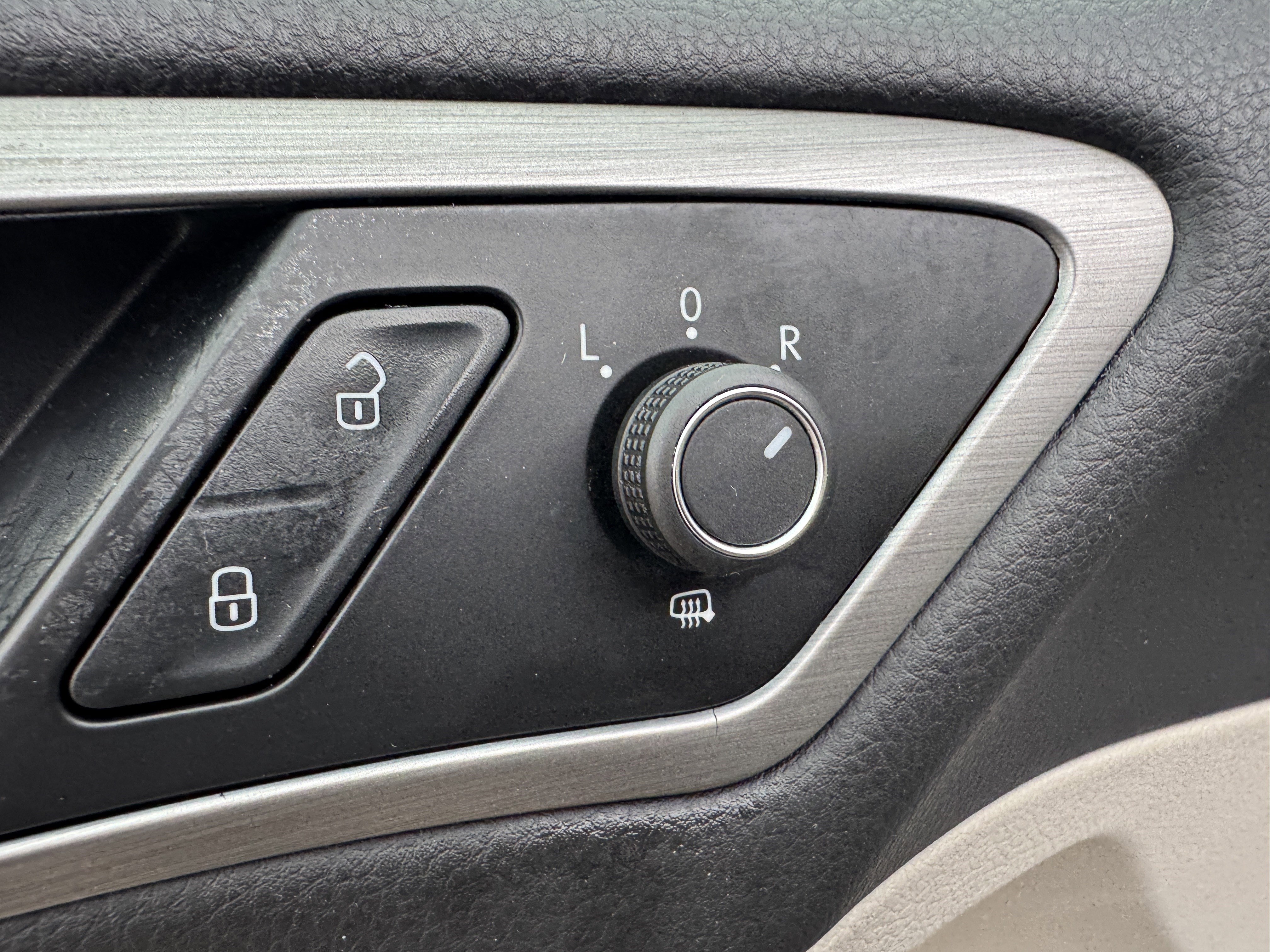 Used 2016 Volkswagen Golf Limited Edition image 10