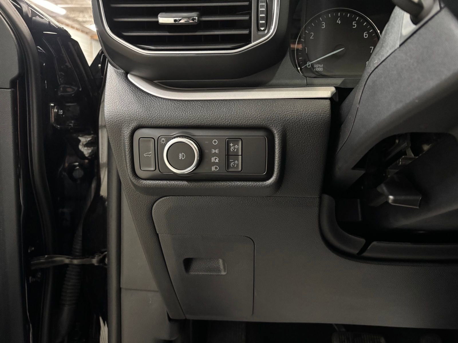 Used 2023 Ford Explorer XLT w/ Equipment Group 202A image 18