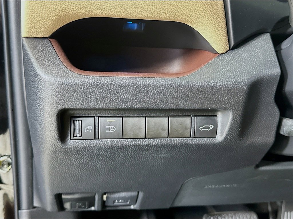 Used 2022 Toyota RAV4 Limited image 13