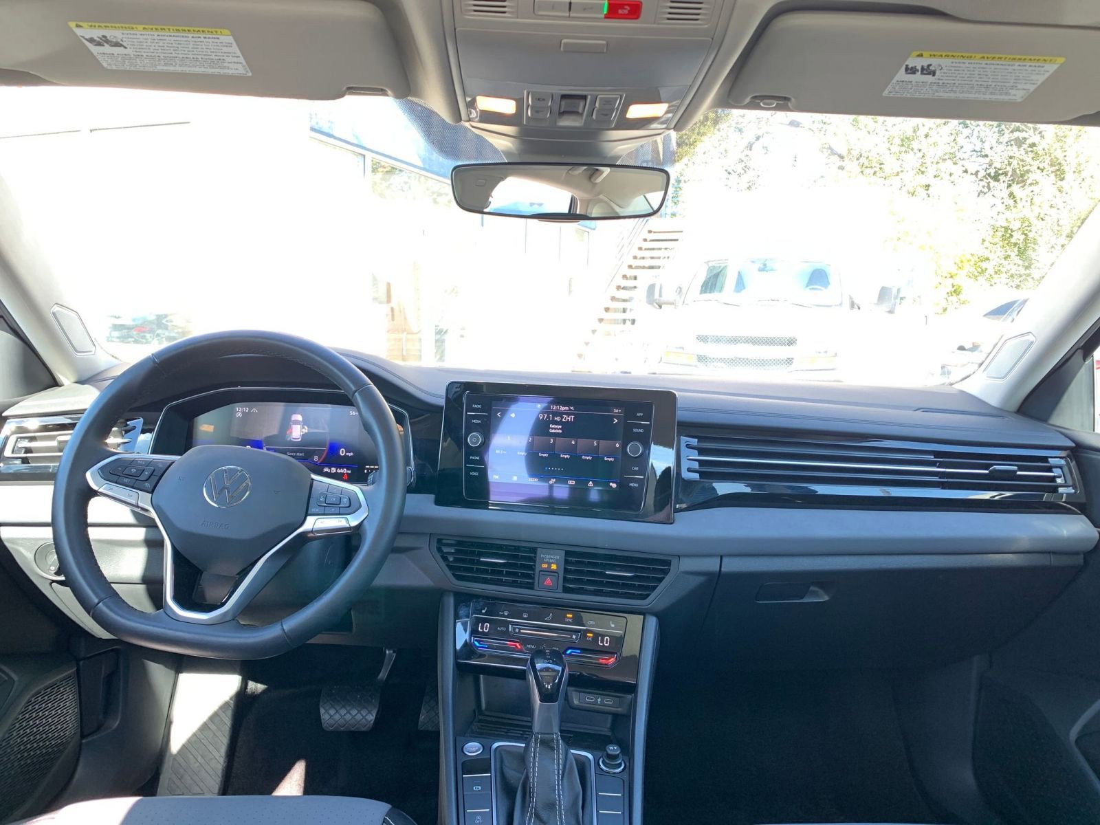 Used 2025 Volkswagen Jetta SE image 32