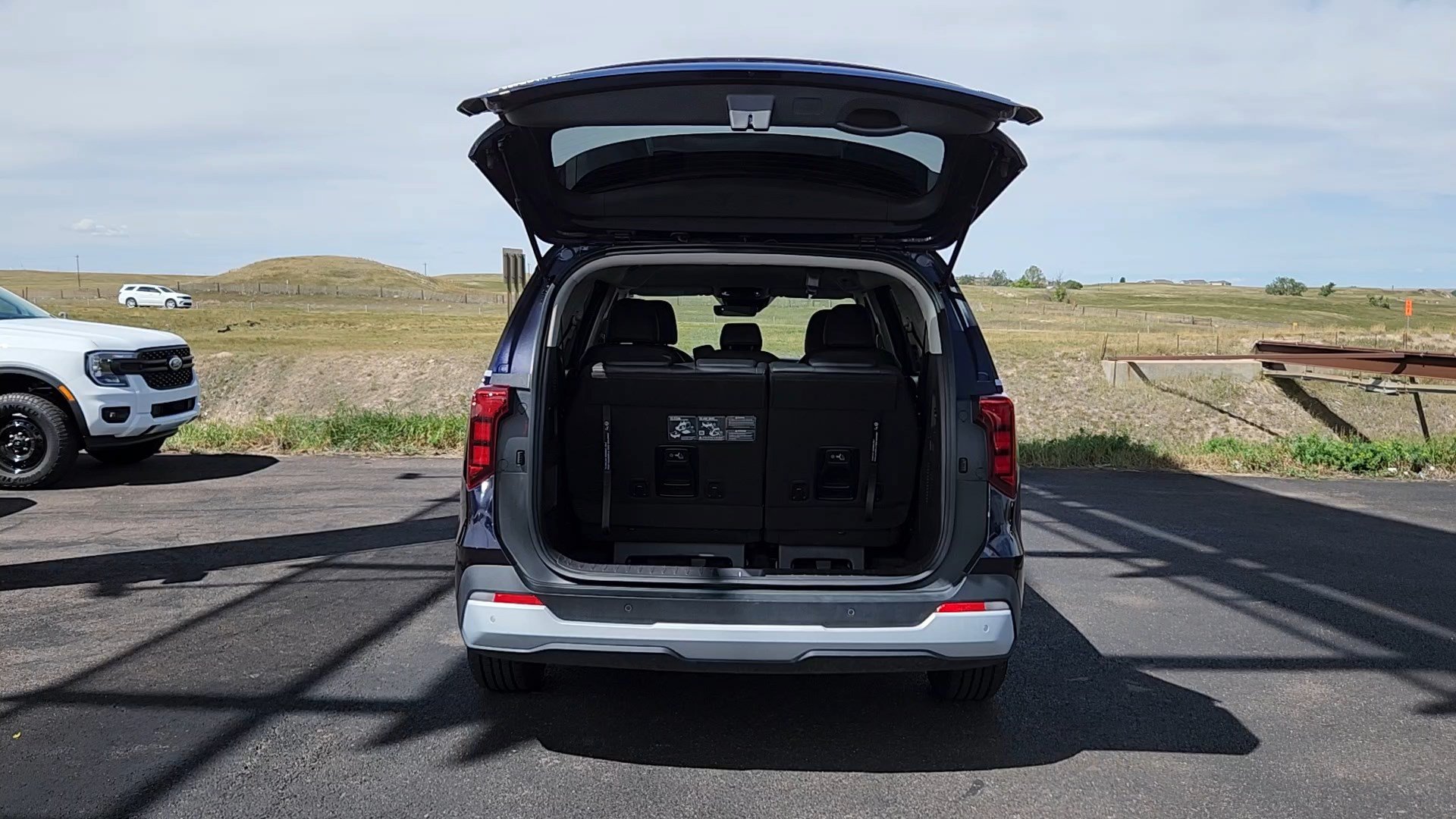 Used 2026 Kia Carnival LXS FWD image 19