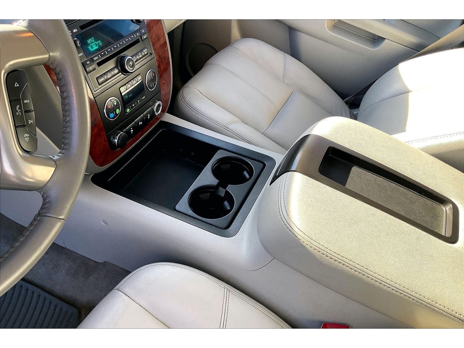 Used 2014 Chevrolet Tahoe LT w/ Luxury Package AWD/4WD image 18