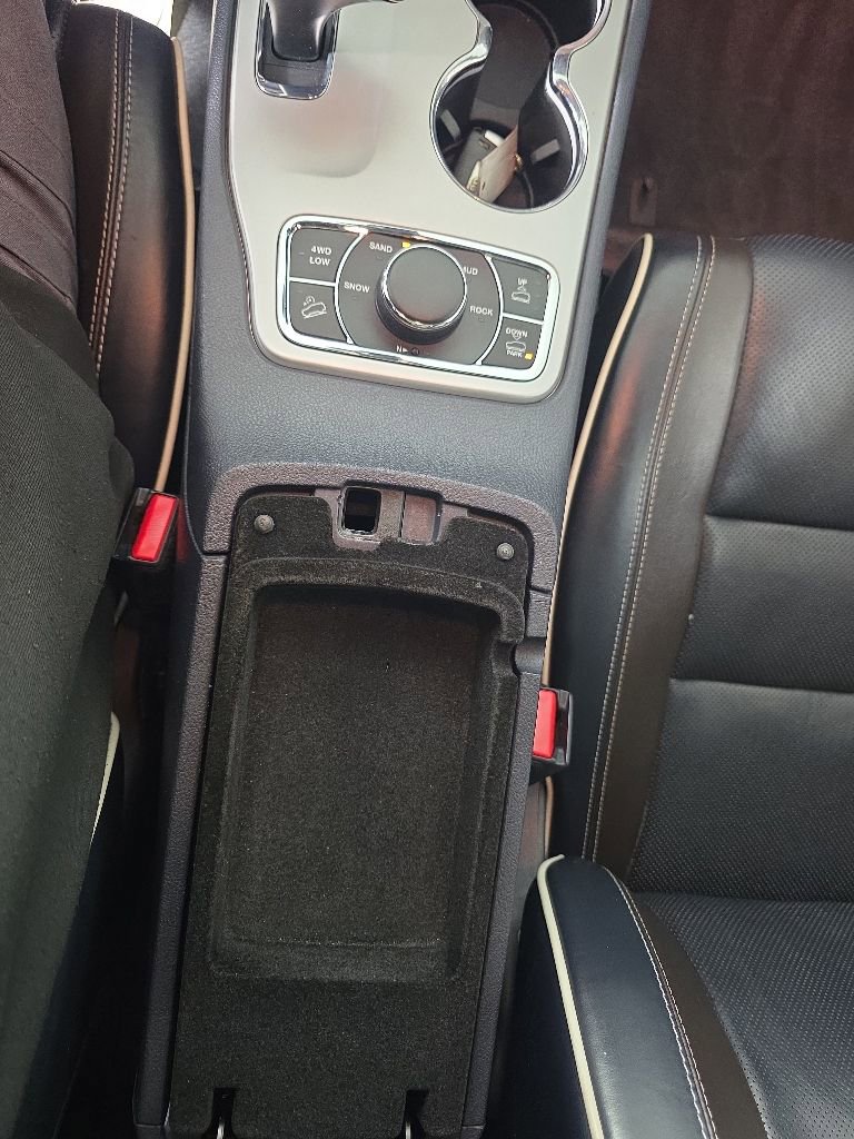 Used 2015 Jeep Grand Cherokee Overland AWD/4WD image 23