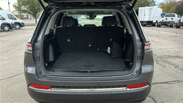 Used 2023 Jeep Grand Cherokee 4WD 4xe image 29