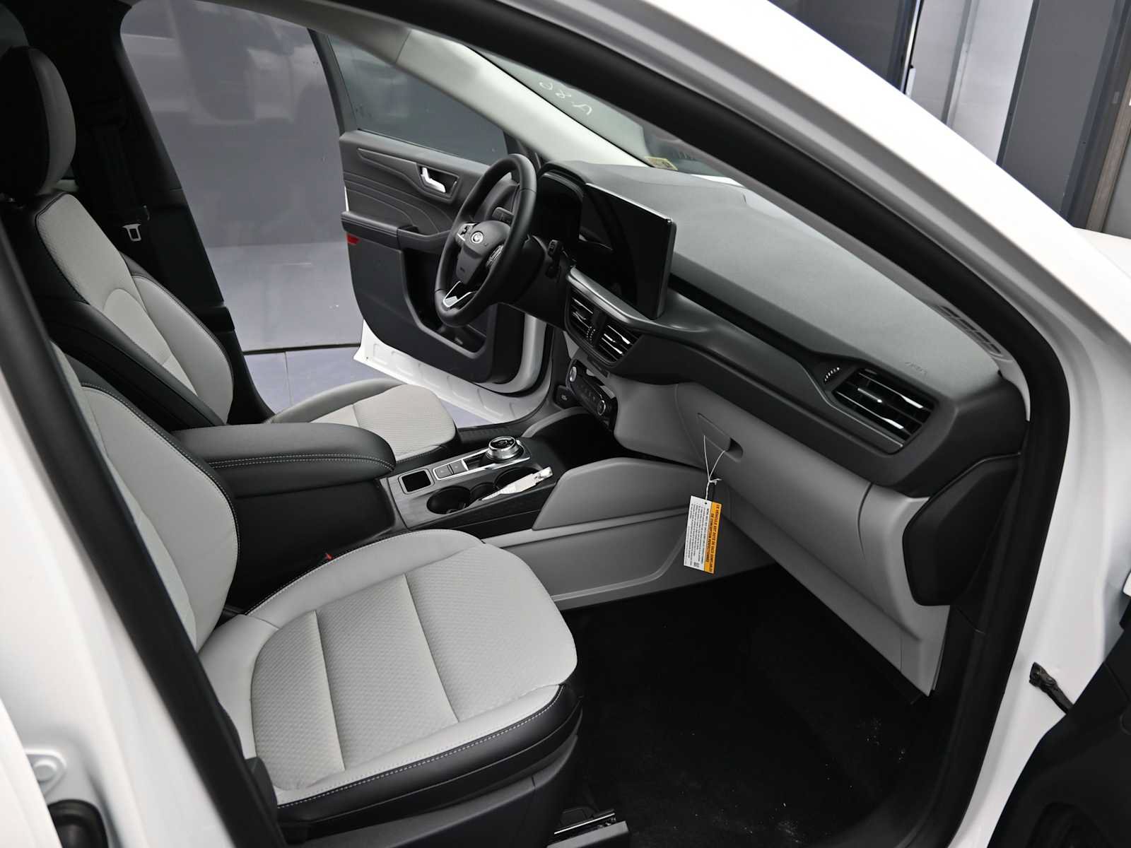 New 2025 Ford Escape SE FWD image 20