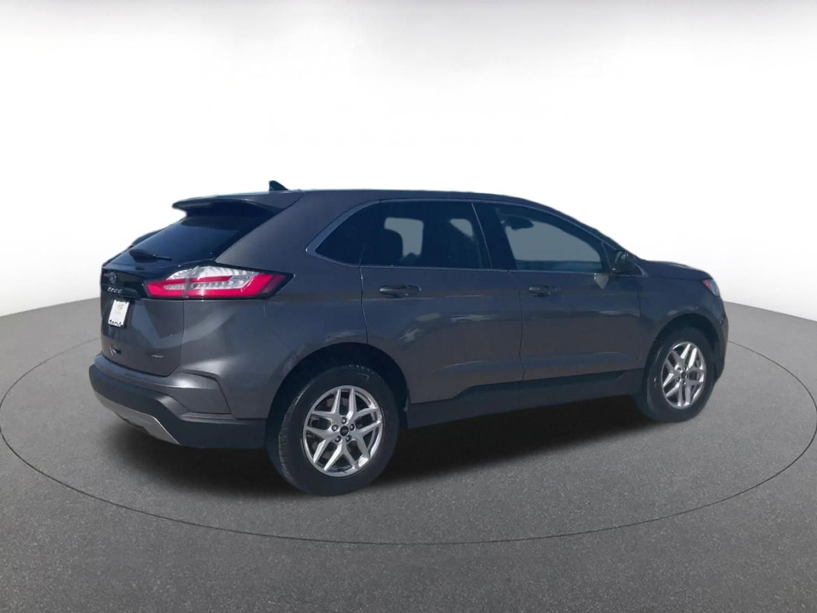 Used 2024 Ford Edge SEL image 15