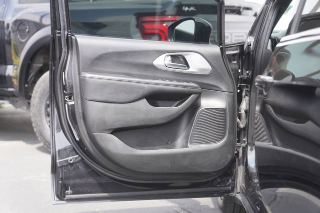 Used 2019 Chrysler Pacifica Touring Plus w/ S Appearance Package FWD image 33