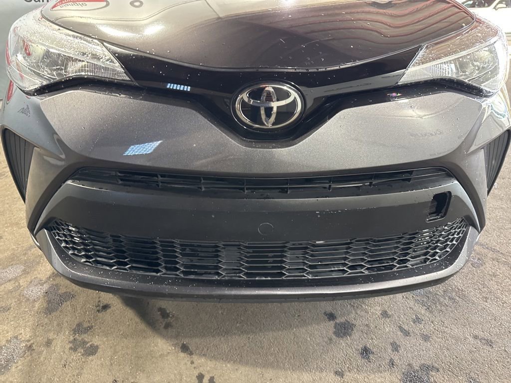 Used 2021 Toyota C-HR LE image 3