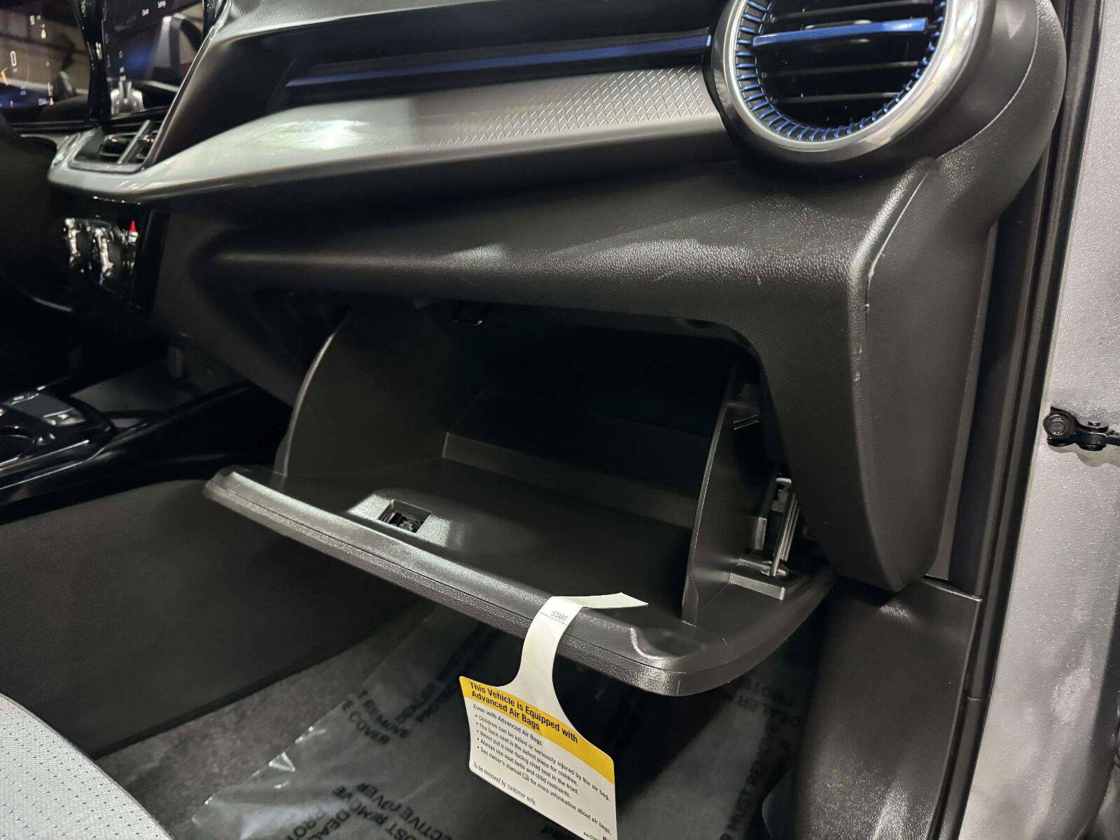 Used 2025 Chevrolet Trax LT w/ Sunroof Package FWD image 39