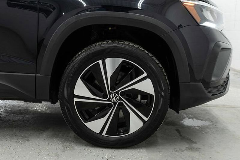 Used 2023 Volkswagen Taos SE image 32