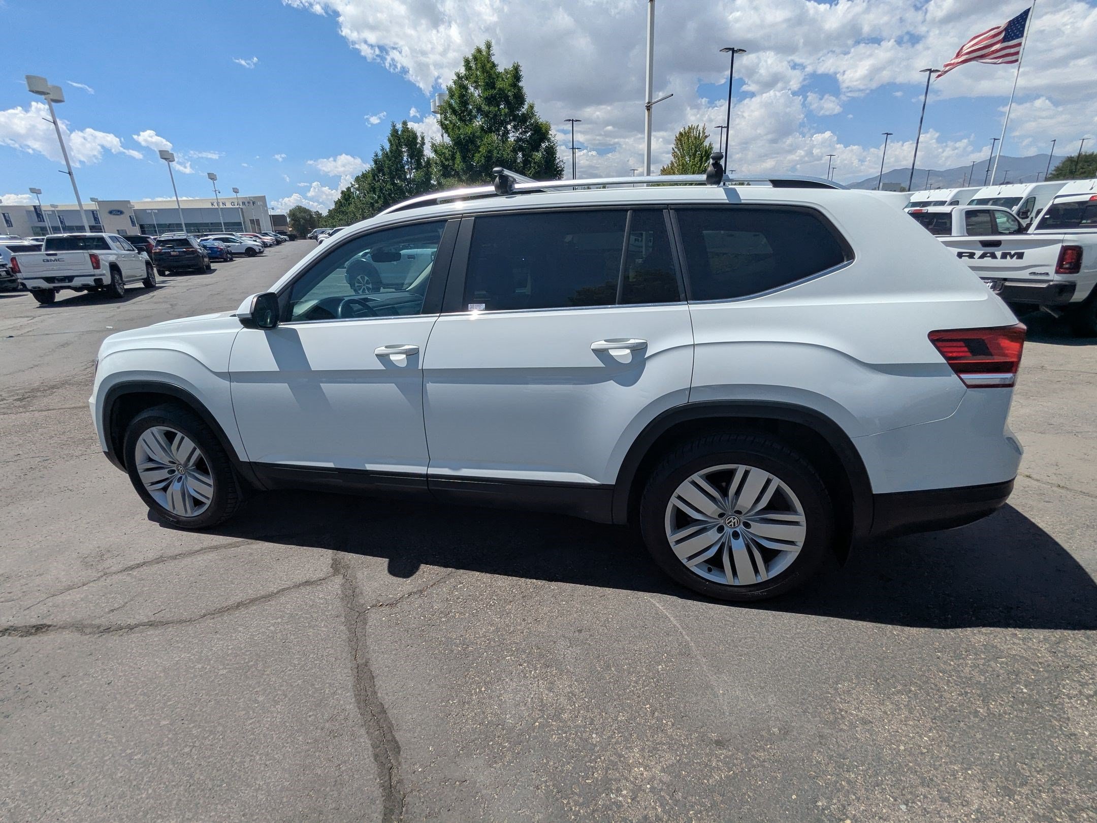 Used 2019 Volkswagen Atlas SE w/ Towing Package AWD/4WD image 9