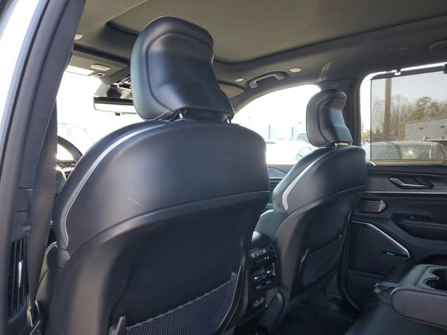 Certified 2022 Jeep Grand Cherokee Overland w/ Luxury Tech Group IV image 15