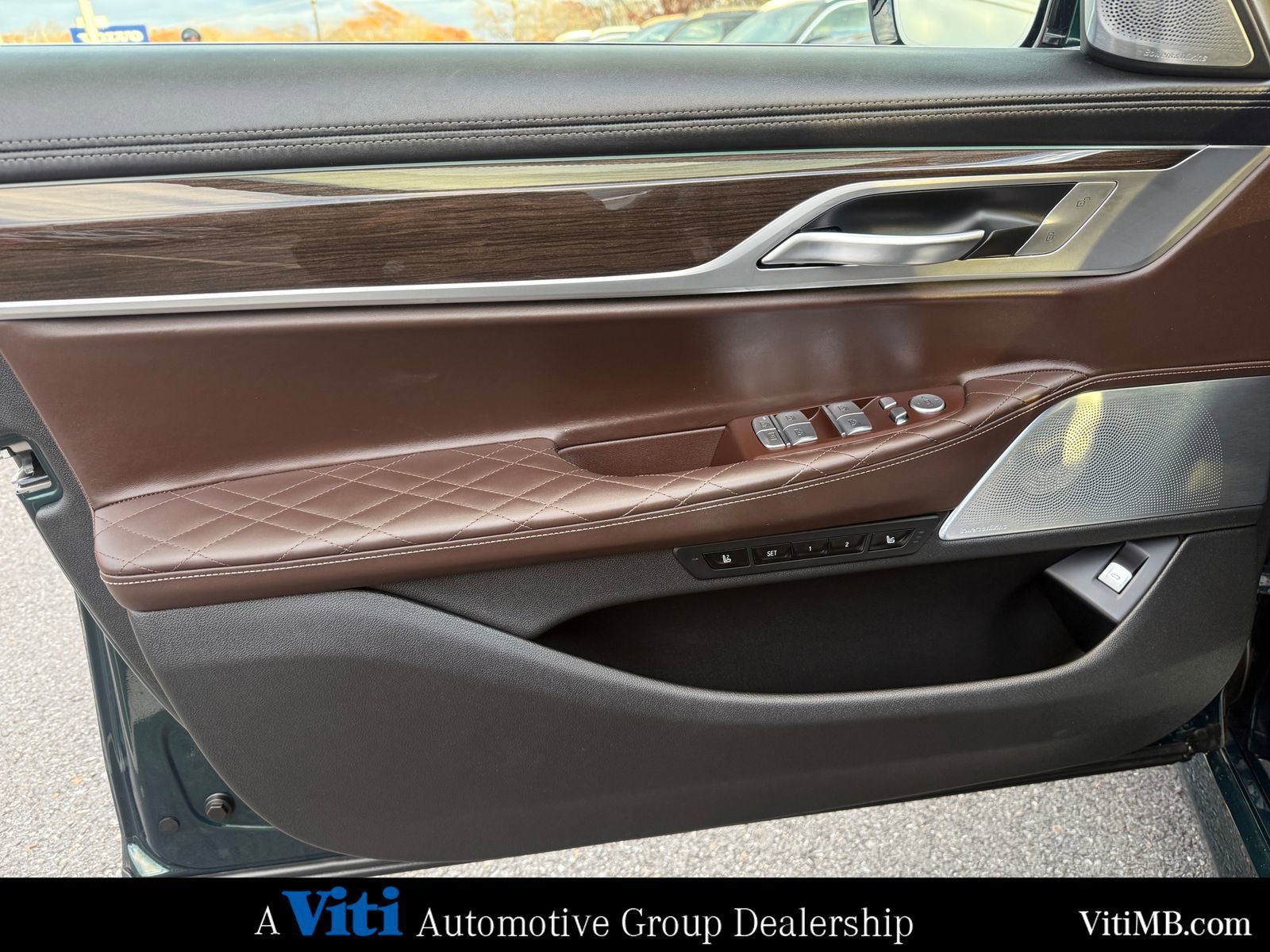 Used 2022 BMW ALPINA B7 xDrive w/ Luxury Rear Seating Package image 16