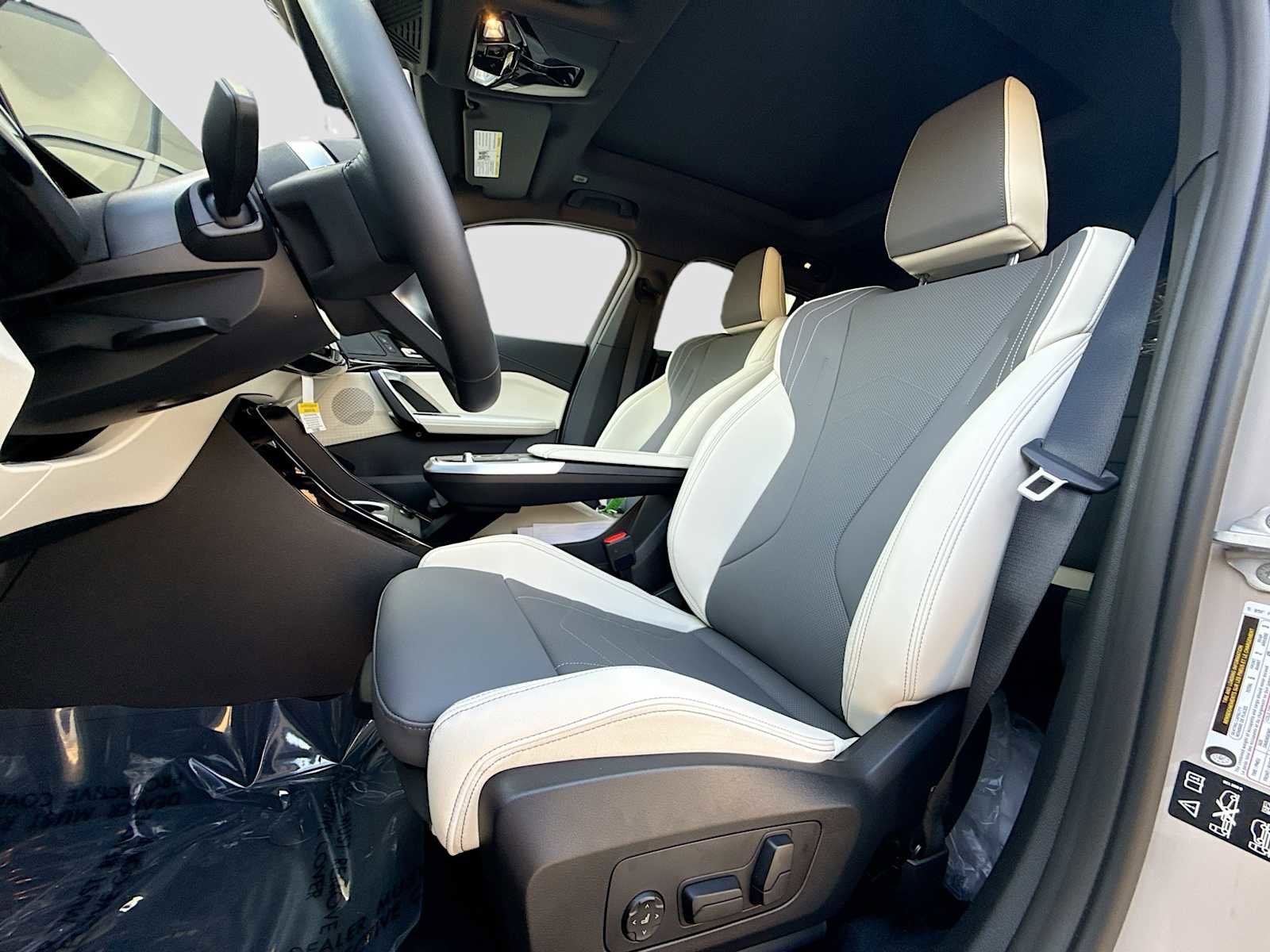 New 2026 BMW X2 xDrive28i AWD/4WD image 14