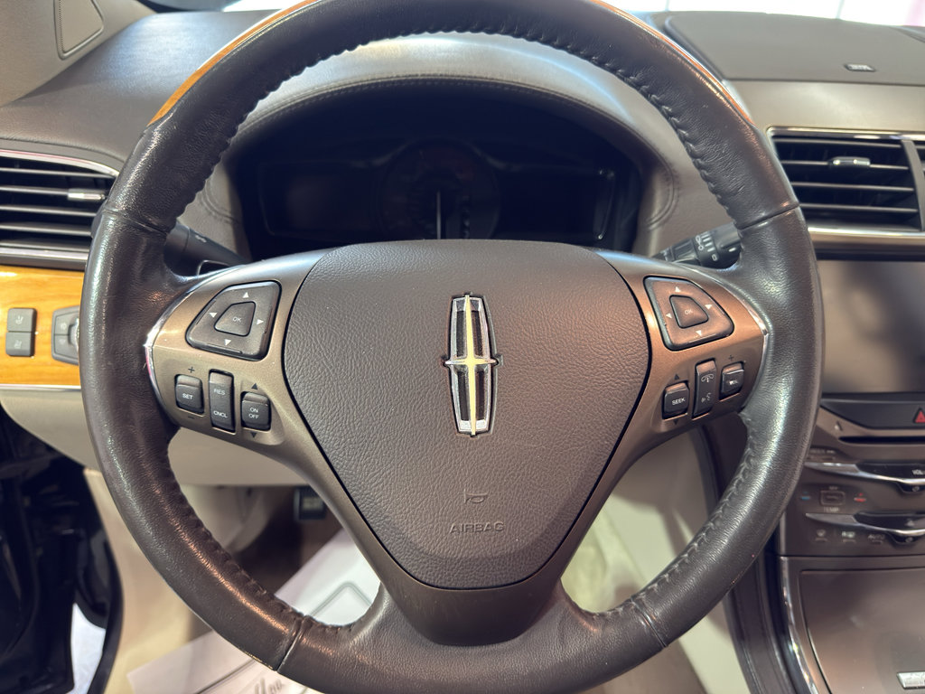 Used 2013 Lincoln MKX AWD image 16