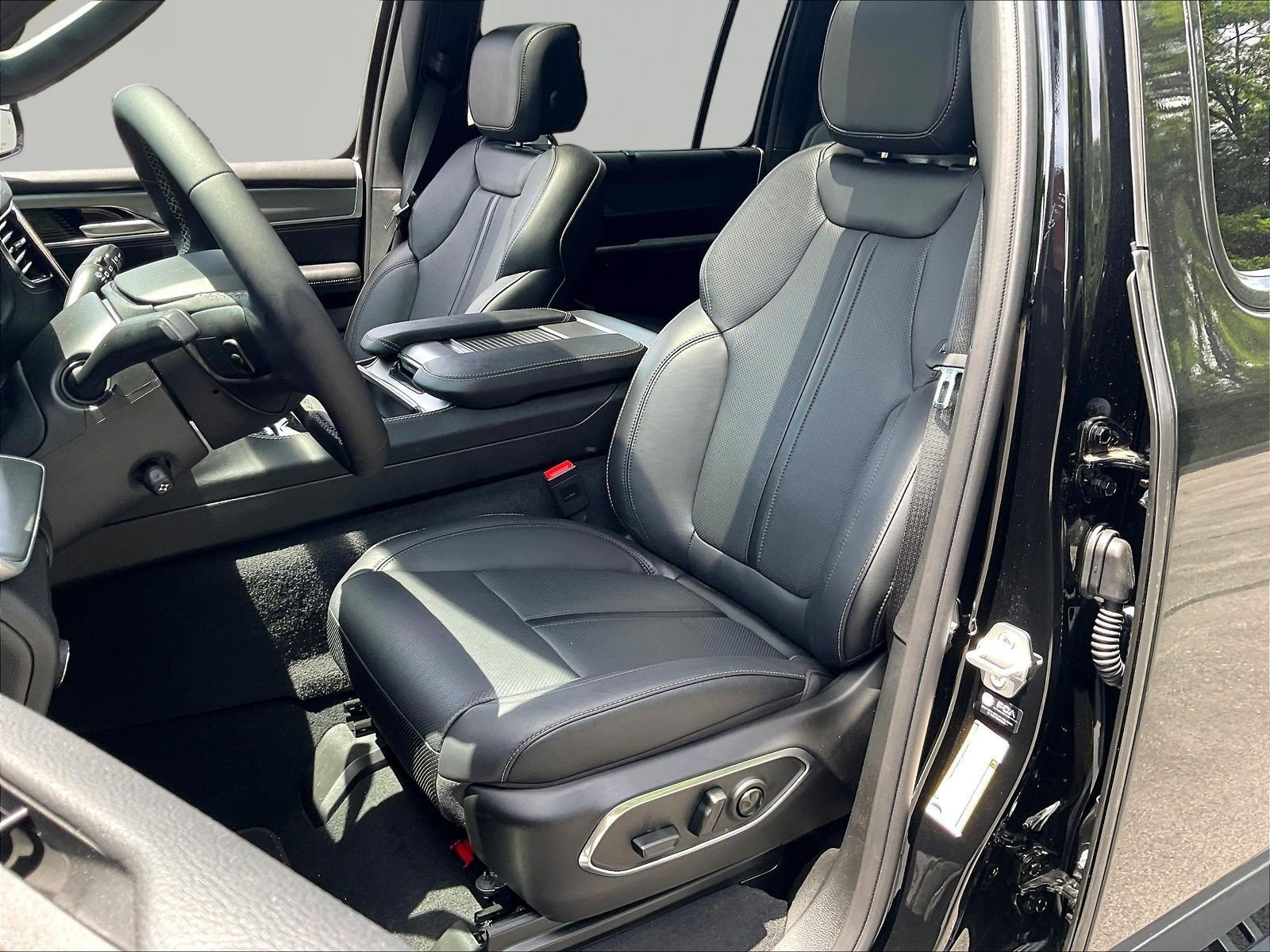 New 2026 Jeep Grand Wagoneer L Limited AWD/4WD image 17