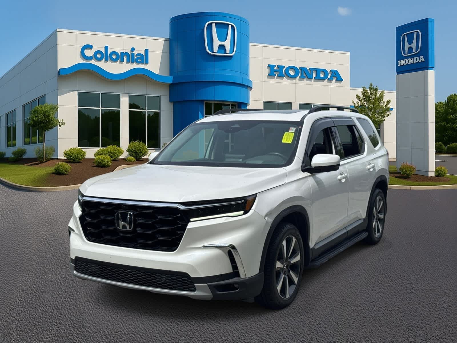 Used 2025 Honda Pilot Elite image 1