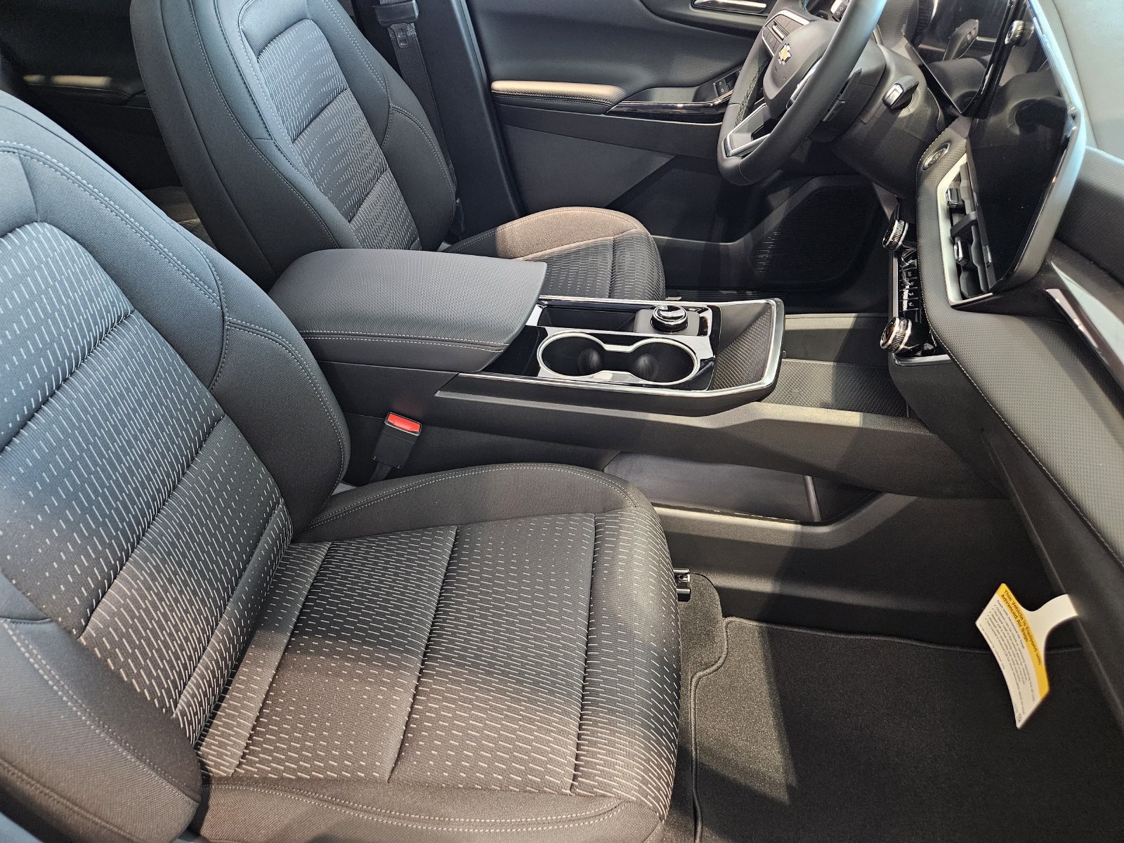 New 2027 Chevrolet Equinox LT w/ Safety and Technology Package FWD image 15