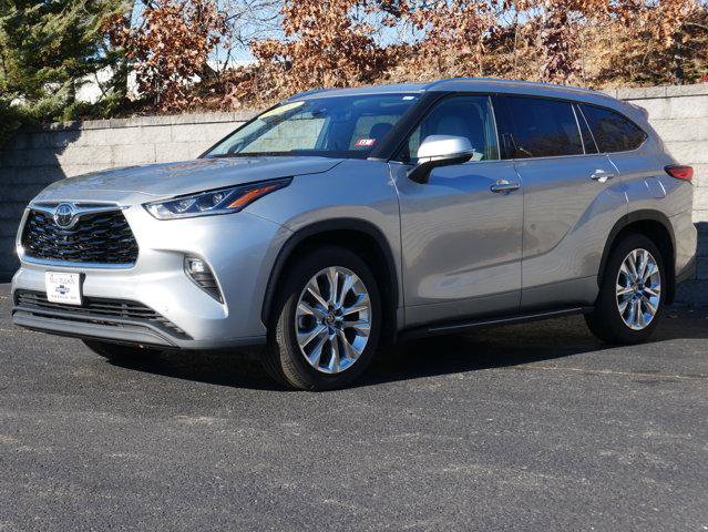 Used 2021 Toyota Highlander Limited image 1