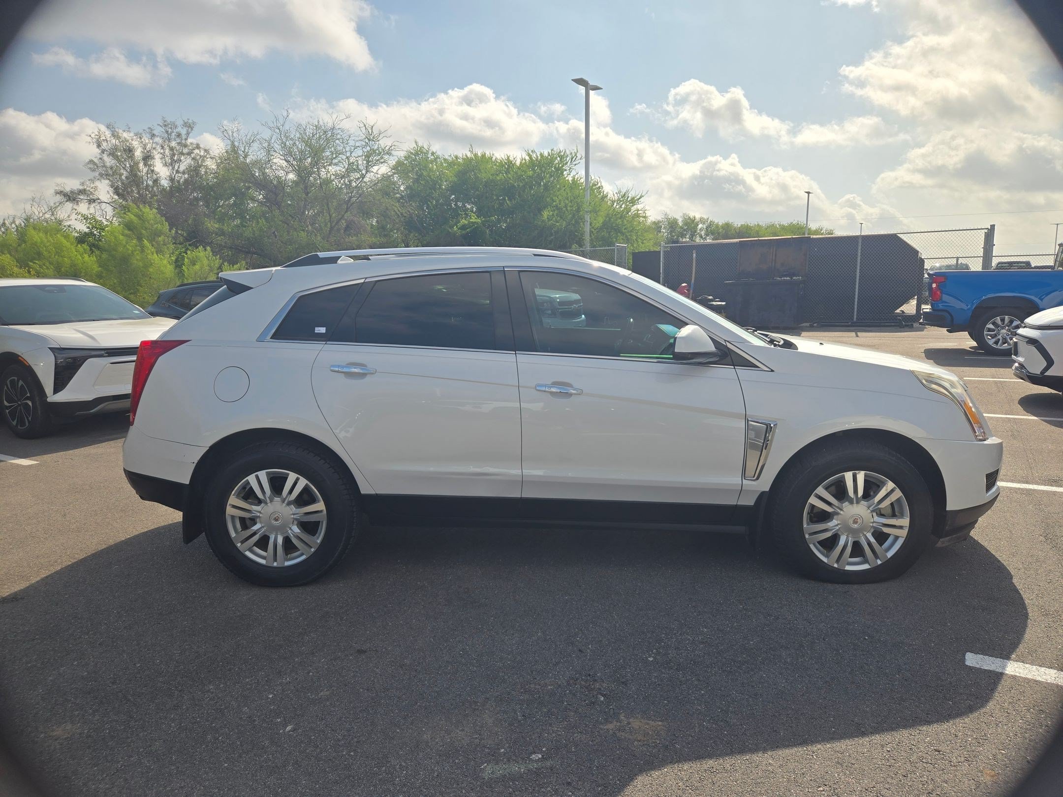 Used 2015 Cadillac SRX Luxury w/ Driver Awareness Package FWD image 2