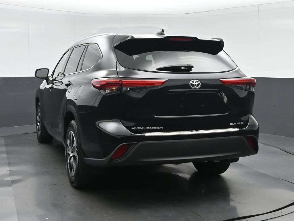 Used 2020 Toyota Highlander XLE AWD/4WD image 5