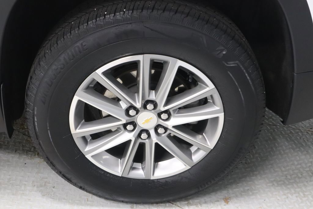 Used 2023 Chevrolet Traverse LT FWD image 18