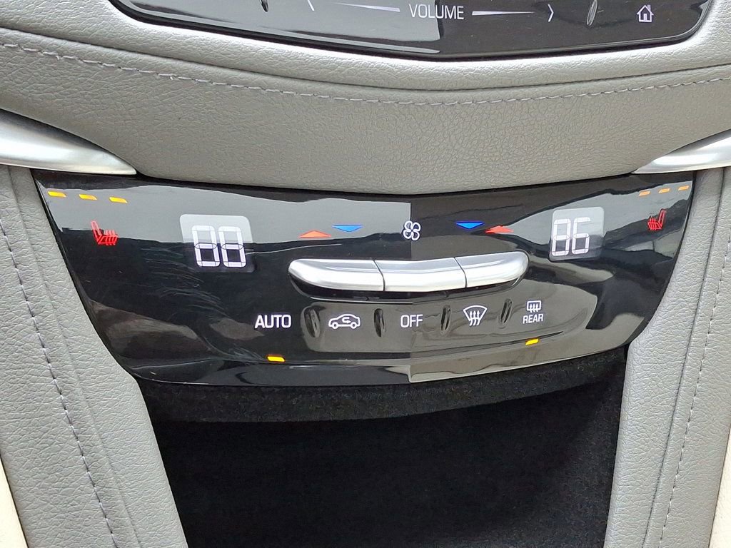 Used 2018 Cadillac XT5 Luxury w/ Driver Awareness Package image 16