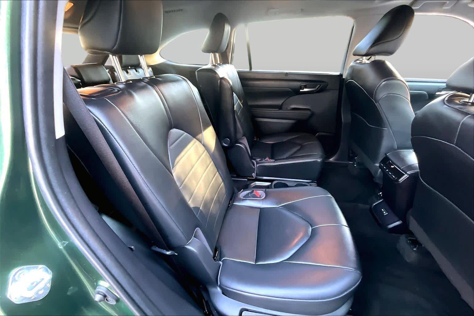 Used 2023 Toyota Highlander XLE AWD/4WD image 19