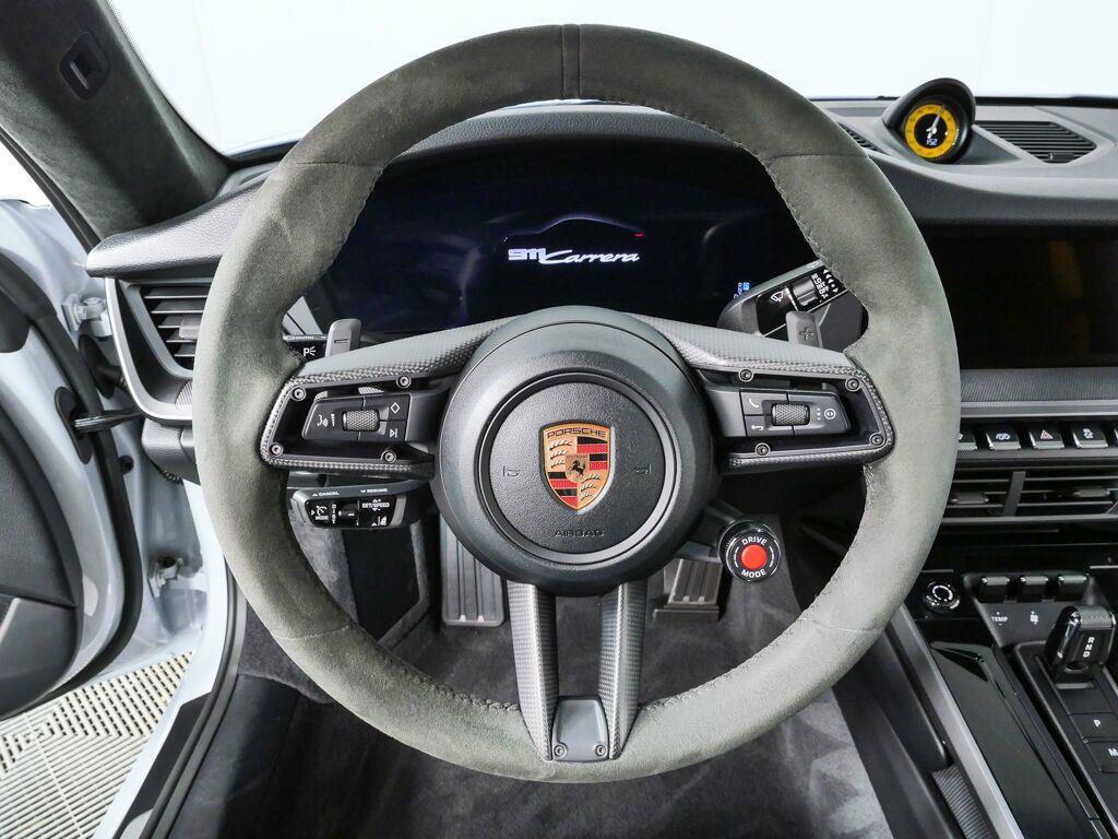 Certified 2025 Porsche 911 Carrera RWD image 9