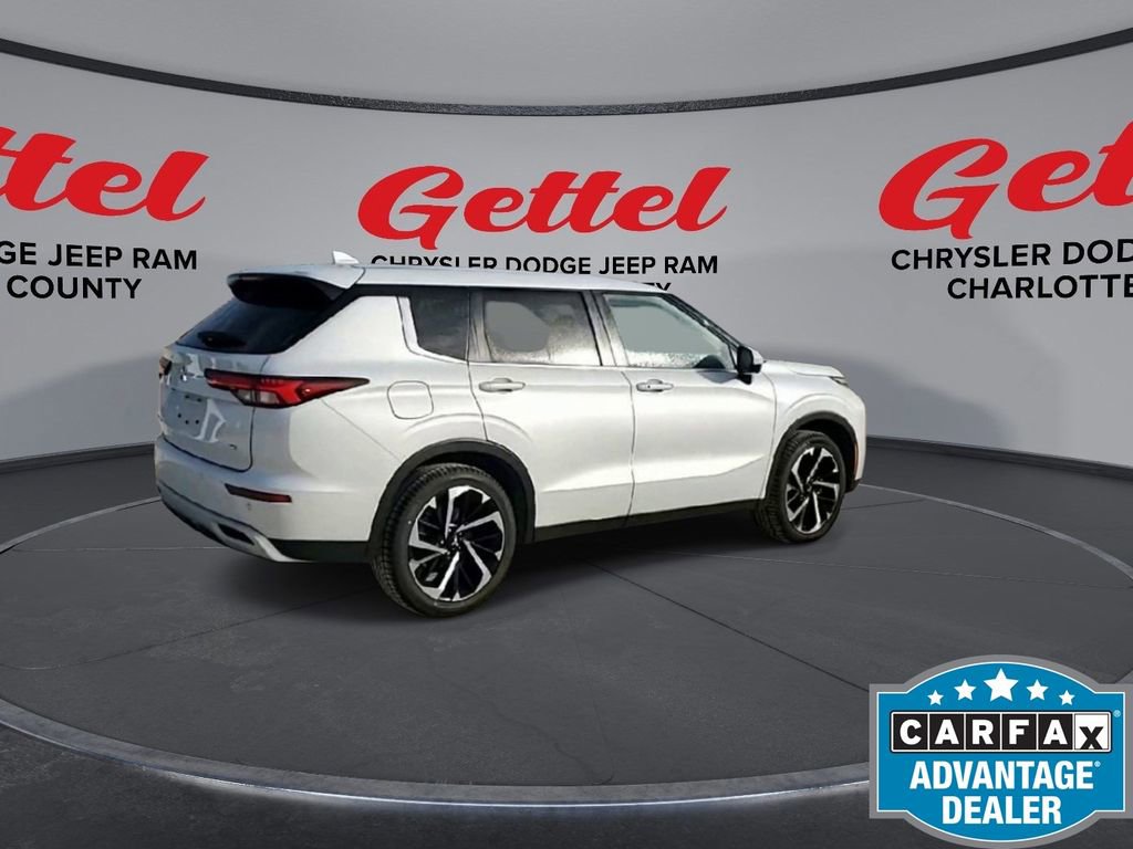 Used 2024 Mitsubishi Outlander SE image 9