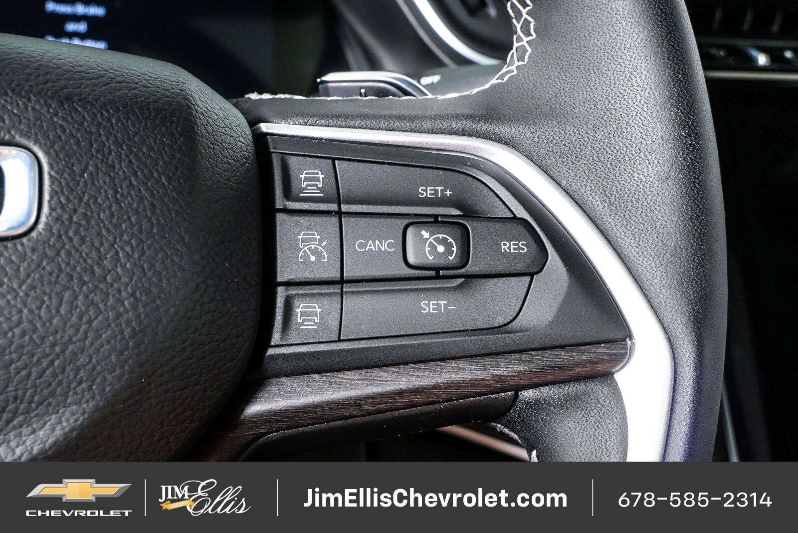Used 2025 Jeep Grand Cherokee Limited w/ Black Appearance Package RWD image 11