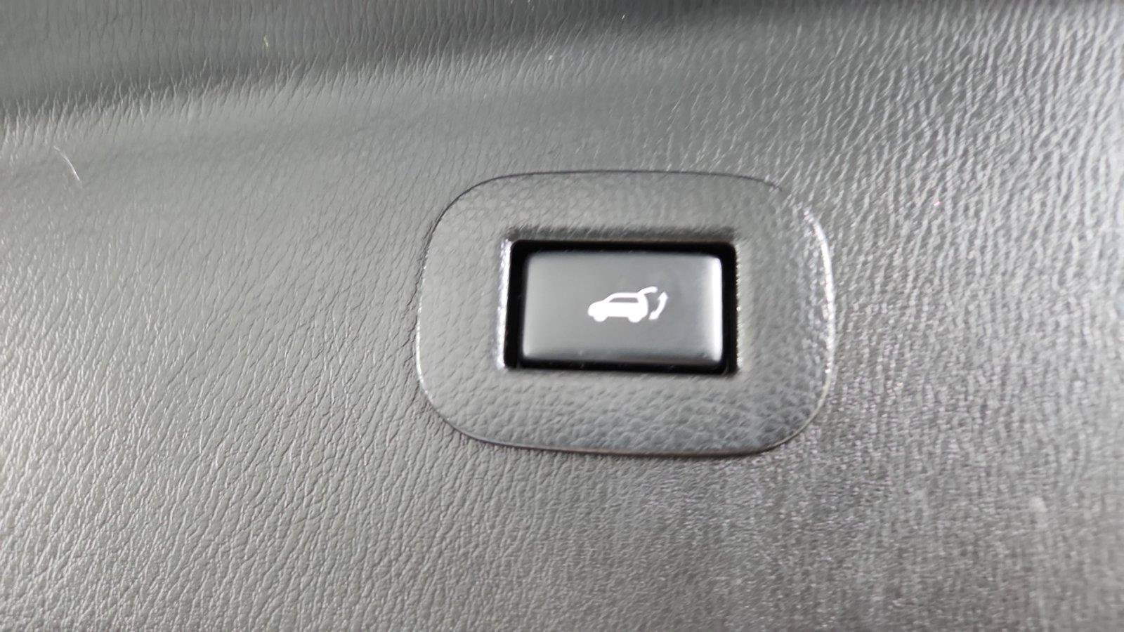 Used 2016 INFINITI QX80 4WD w/ Deluxe Technology Package image 29