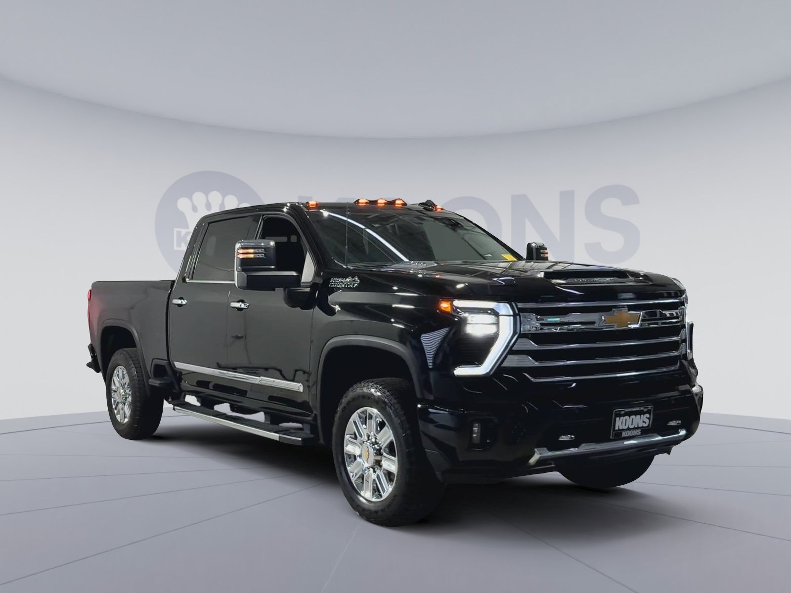 Used 2024 Chevrolet Silverado 2500 High Country w/ High Country Premium Package AWD/4WD image 2