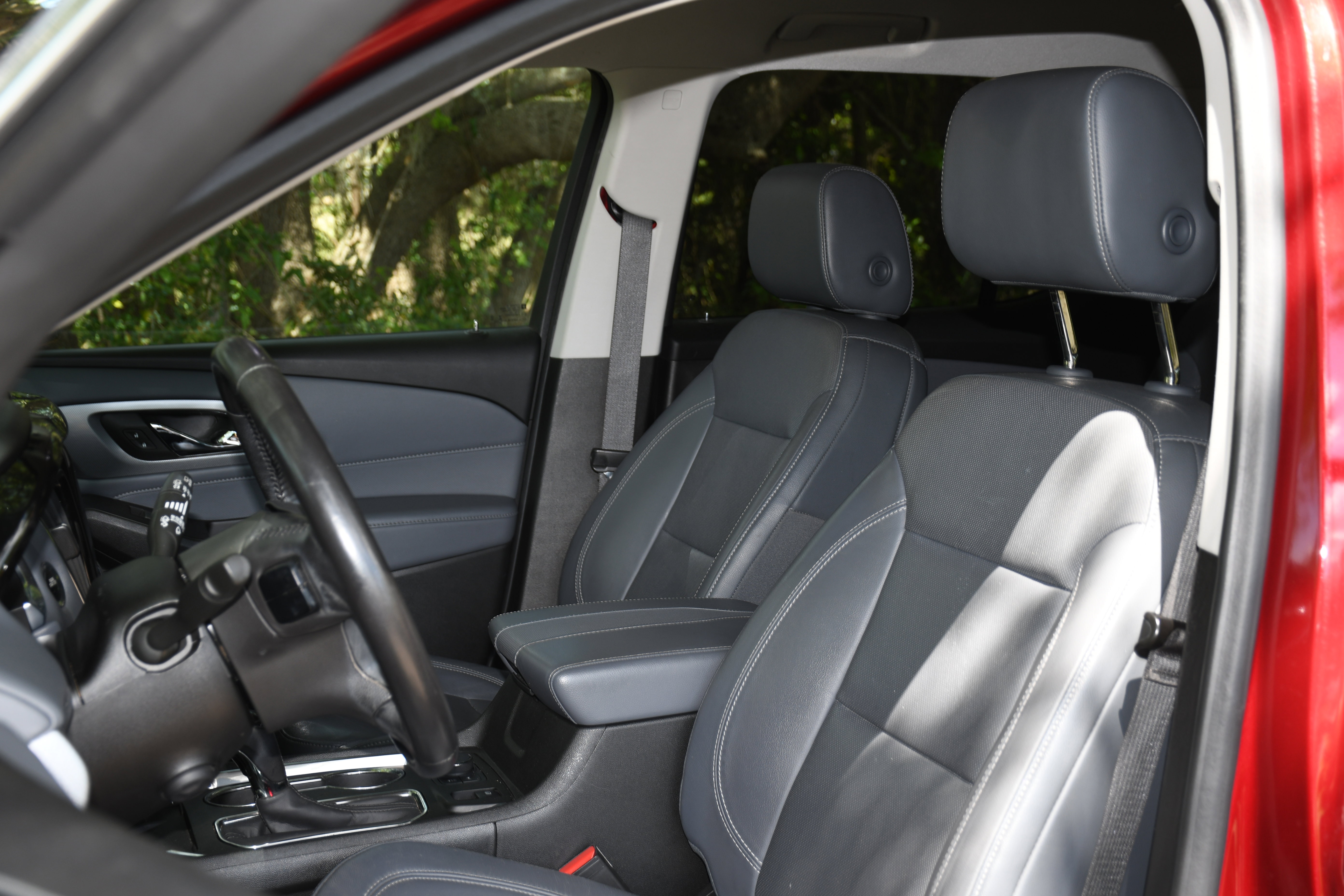 Used 2020 Chevrolet Traverse Premier FWD image 12
