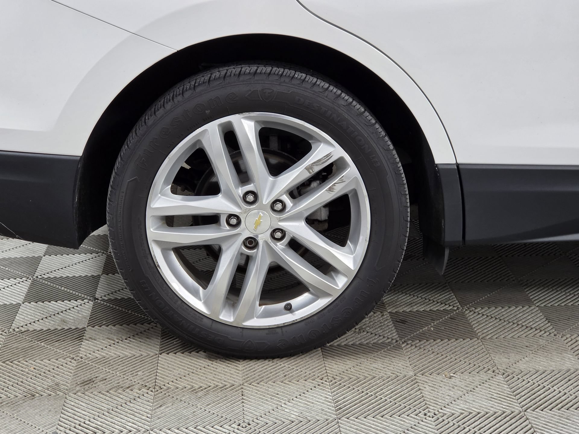 Used 2018 Chevrolet Equinox Premier FWD image 9