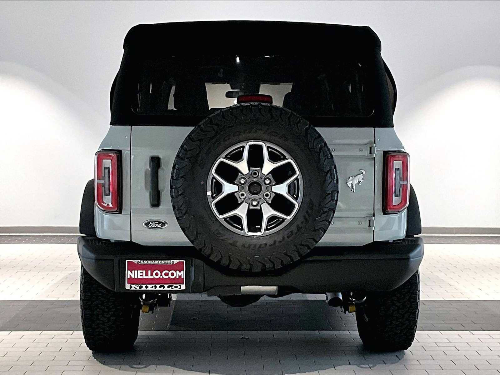 Used 2024 Ford Bronco Badlands image 9