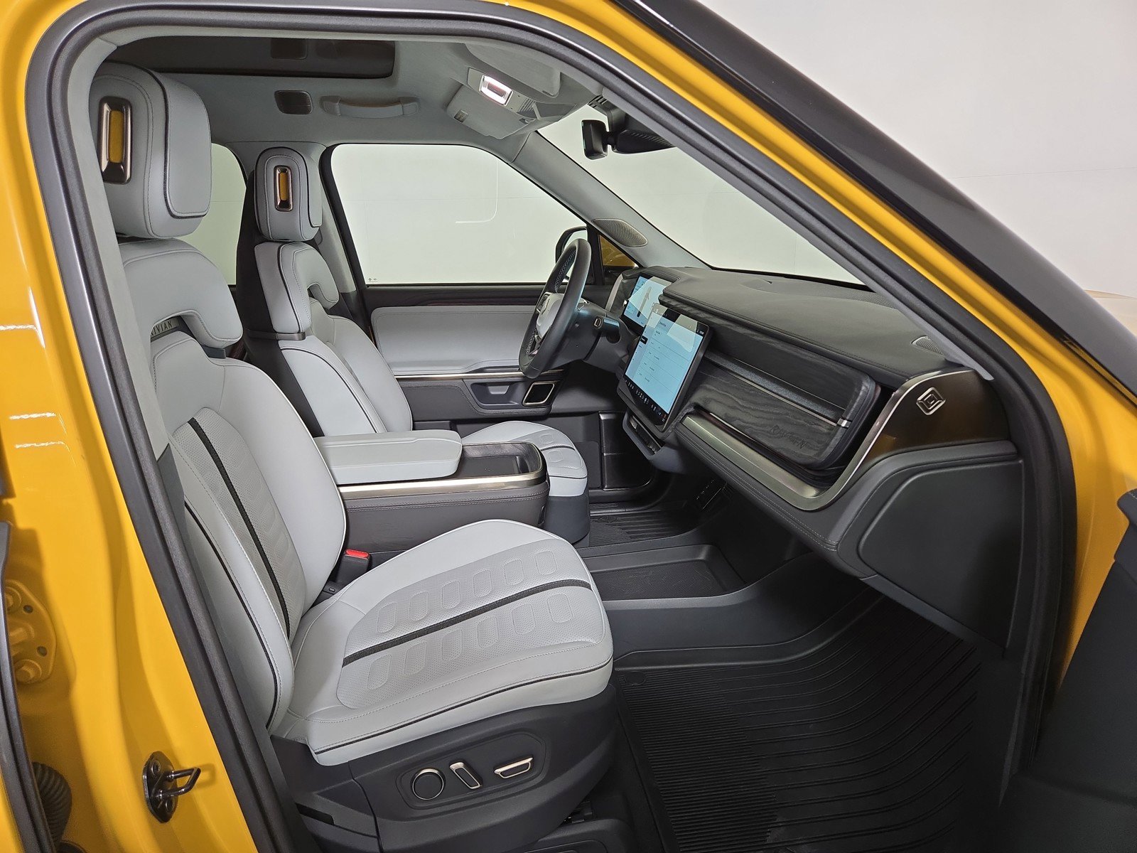 Used 2023 Rivian R1T Adventure AWD/4WD image 23