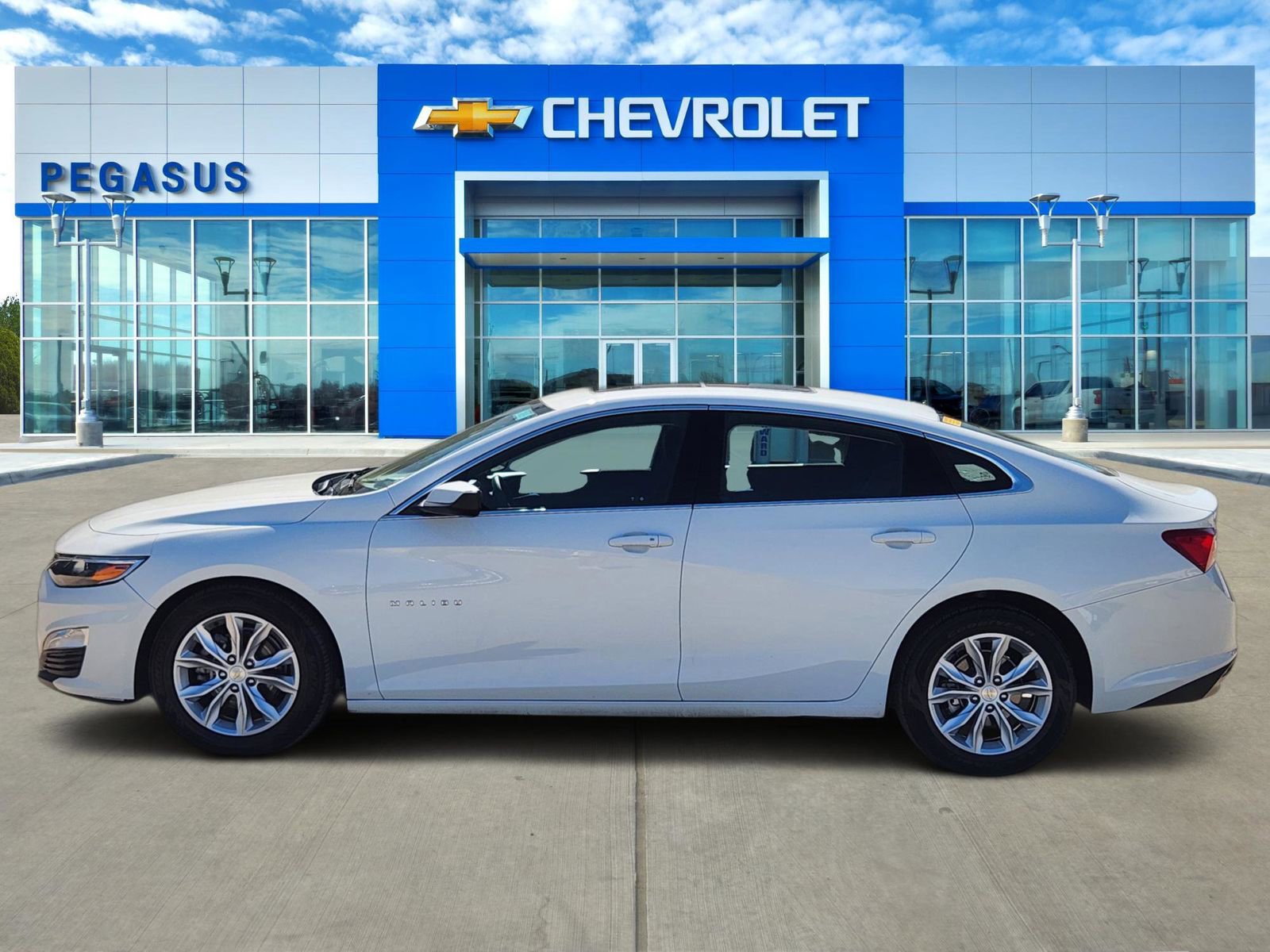 Used 2023 Chevrolet Malibu LT image 3