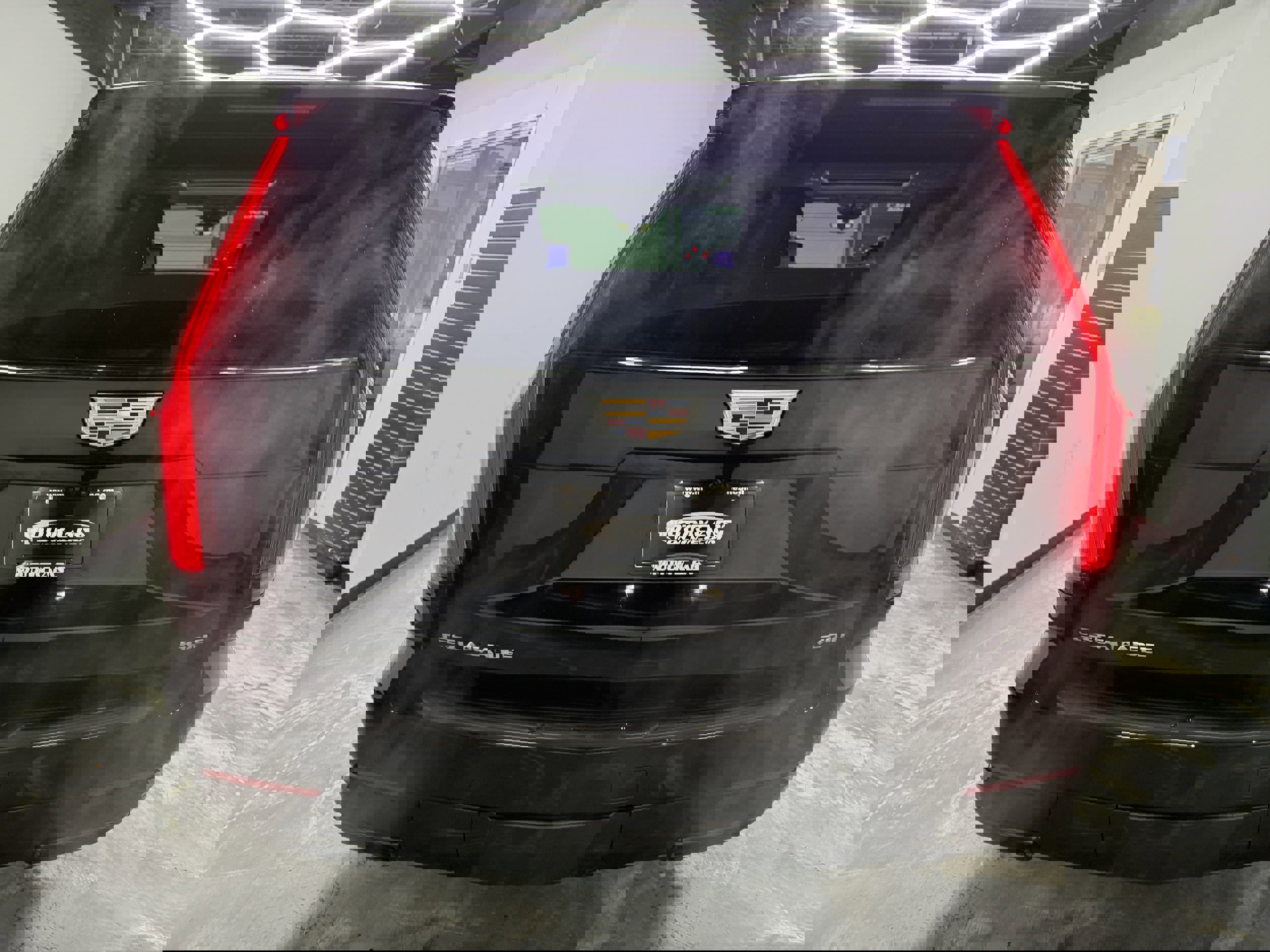 Used 2025 Cadillac Escalade ESV Sport Platinum image 4