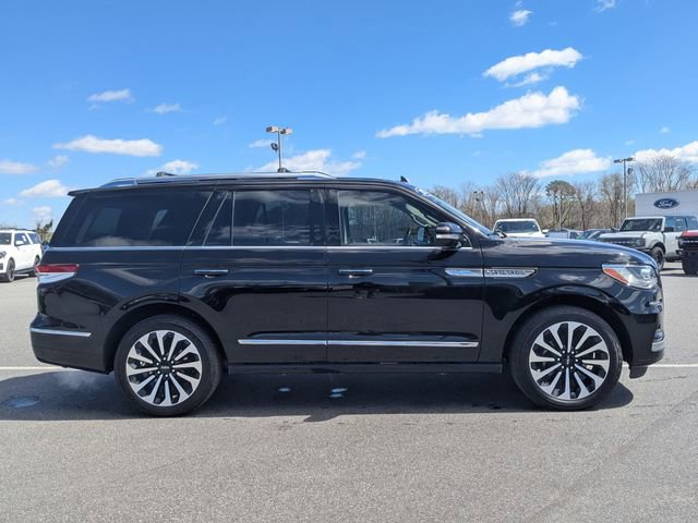 Used 2022 Lincoln Navigator Reserve image 2
