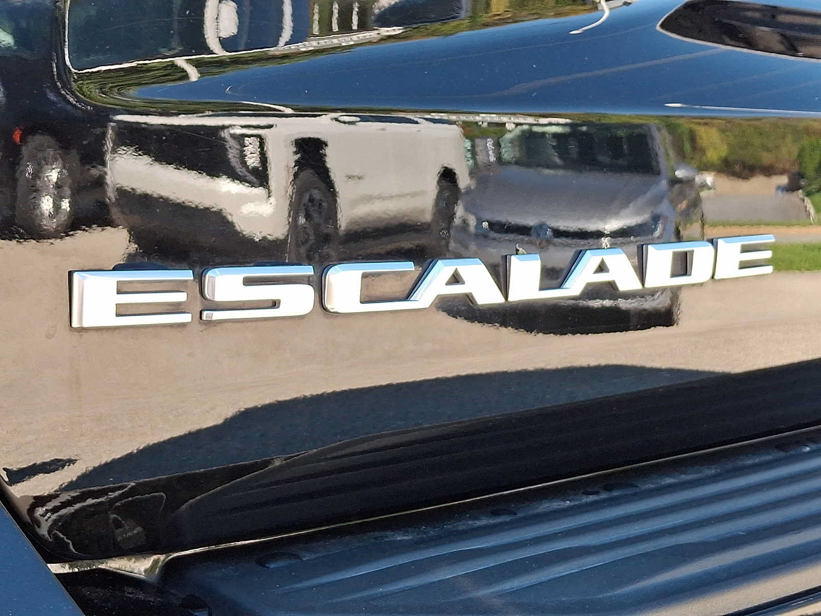 Certified 2025 Cadillac Escalade Premium Luxury w/ Touring Package AWD/4WD image 37