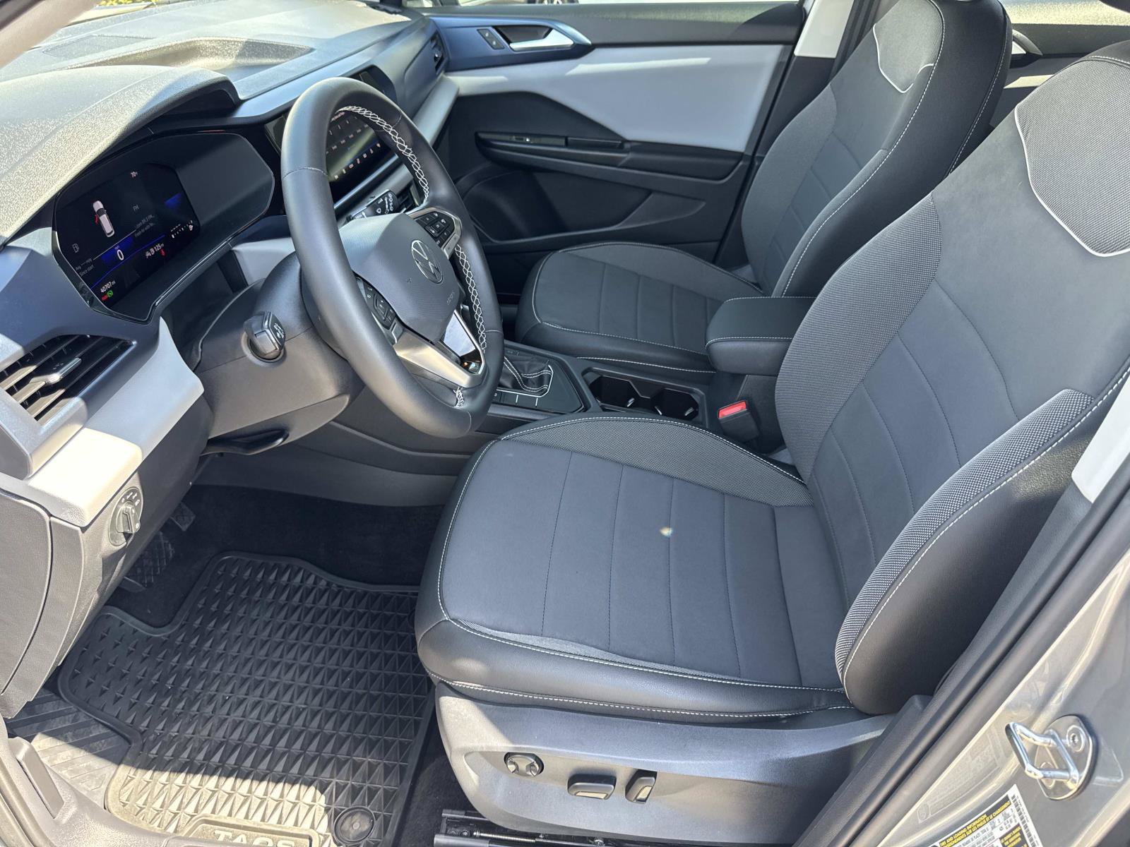 Certified 2023 Volkswagen Taos SE w/ Black Wheel Package FWD image 21