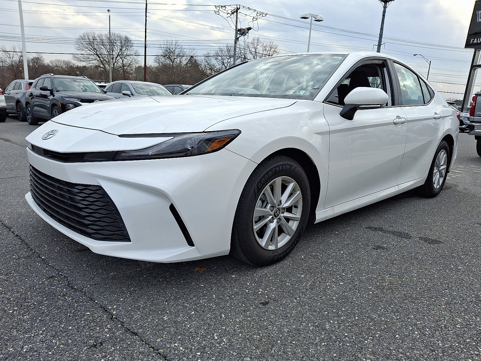 Used 2025 Toyota Camry LE image 3