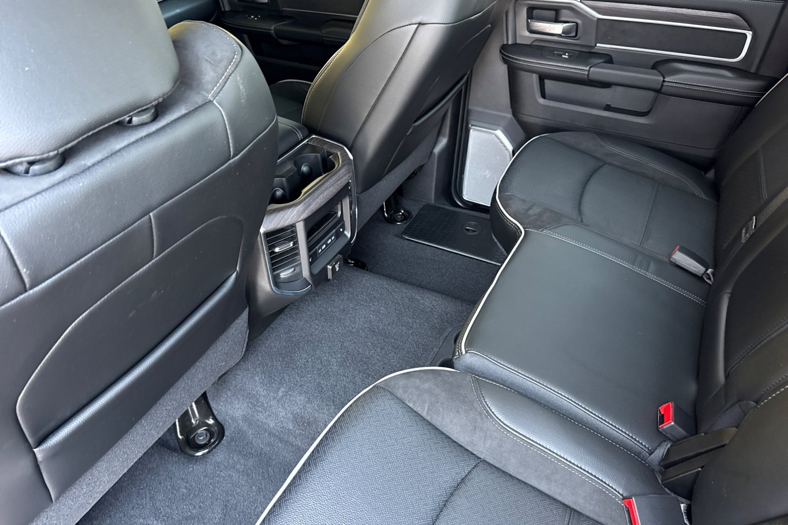 New 2026 RAM 3500 Laramie AWD/4WD image 13