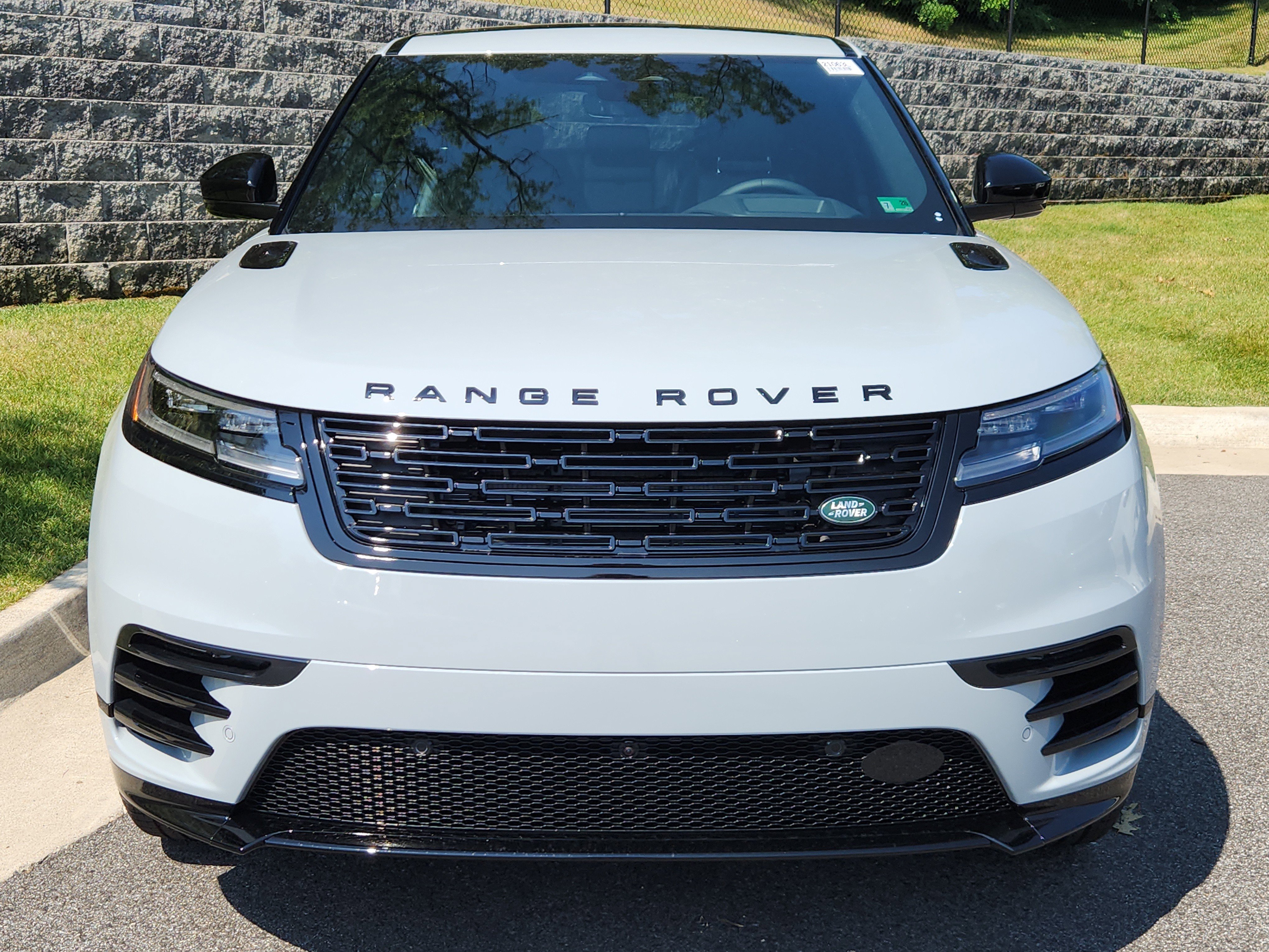 New 2026 Land Rover Range Rover Velar Dynamic SE image 8