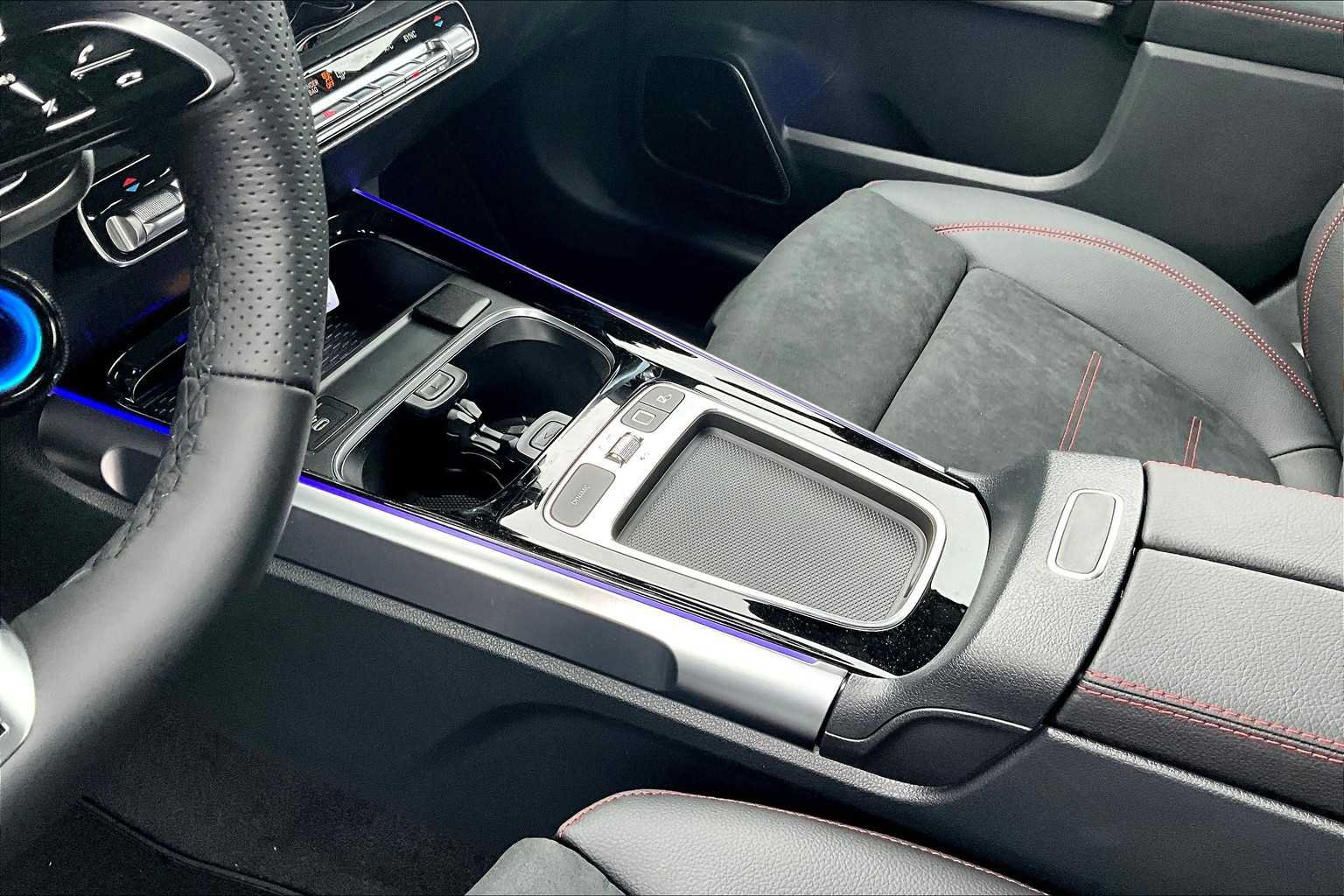 Used 2025 Mercedes-Benz GLB 35 AMG 4MATIC image 8