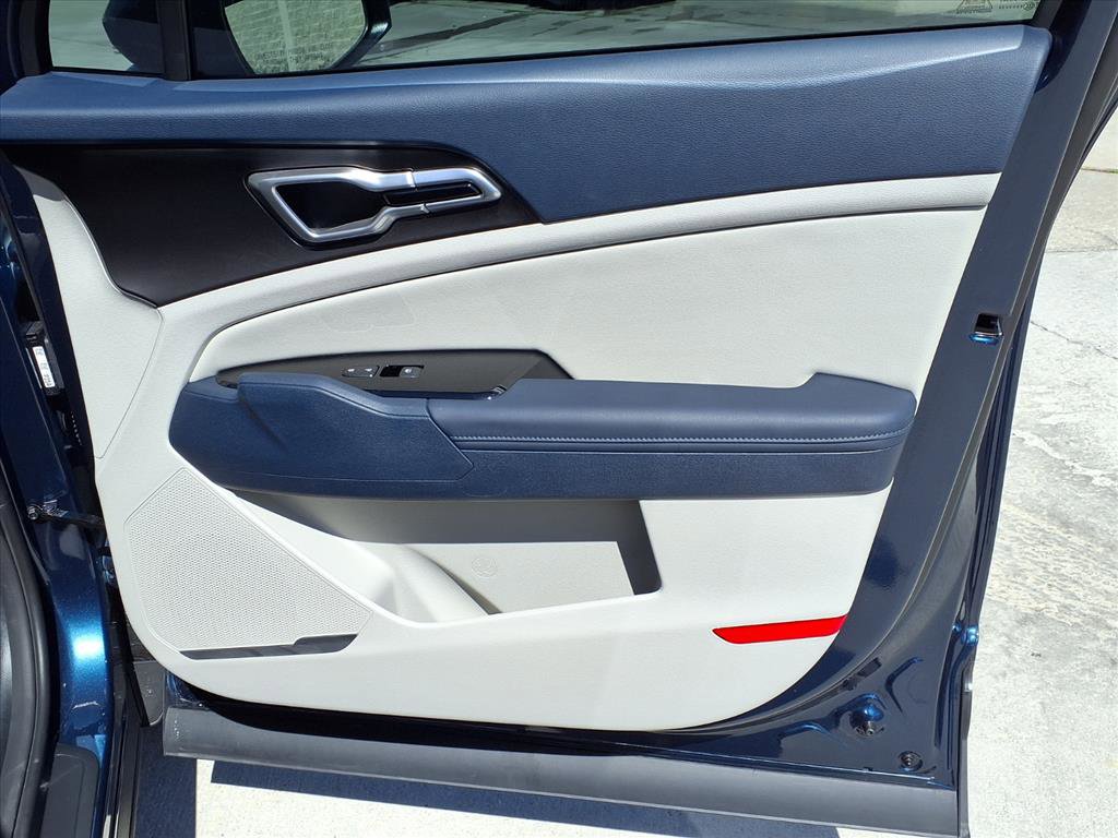 Used 2025 Kia Sportage EX image 10