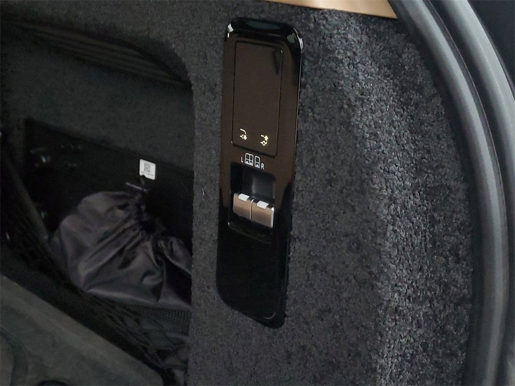 Used 2023 Land Rover Range Rover SE image 34